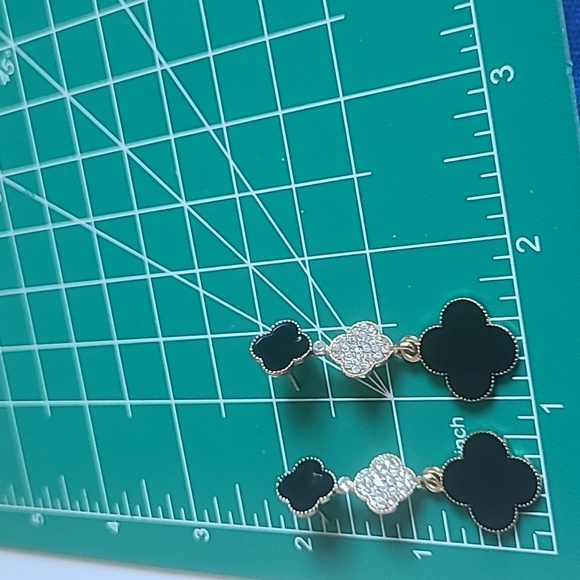 Ella's Clover Shaped Earrings - Picture 7 of 7